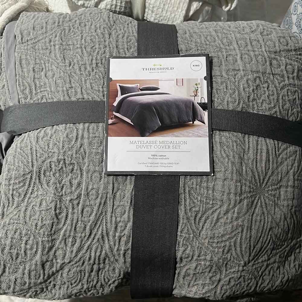 Threshold duvet King
